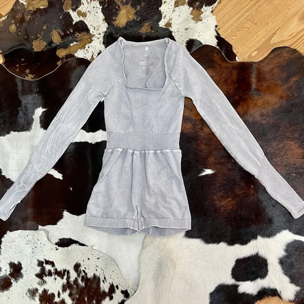 NWOT FREE PEOPLE MOVEMENT LONG SLEEVE RUNSIE WASHED SILVER GREY SHORTS ONESIE - Picture 4 of 6